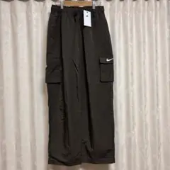 新品　NIKE　ナイキ　ウィメンズ　カーゴパンツ　Sサイズ　ブラウン