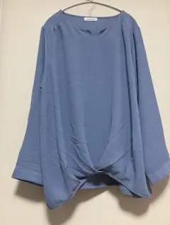 送料込／キーネックブラウス