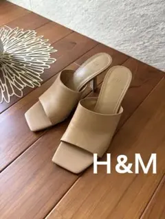 H&M スクエアトゥ ヒールミュールサンダル 37 ベージュのサムネイル