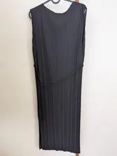 美品/UNIQLO ブラック ノースリーブ プリーツ ワンピース L