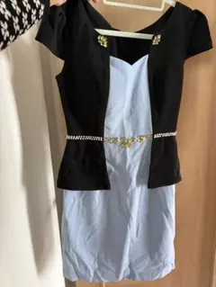 ペプラムスタイル 黒 水色 ドレス