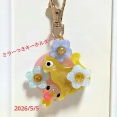 1815.琉球ガラス プルメリア じゃれ猫 レジン キーホルダー - メルカリ