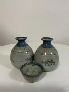 陶器の徳利とお猪口のセット