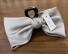 新品　CHICA サテンリボンヘアクリップ(大)ベージュ