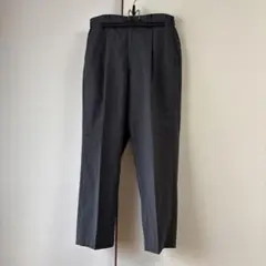 ユニクロ　UNIQLO タックテーパードパンツ　Sサイズ