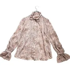 極美品 ルルウィルビー 花柄フリルシアーブラウス M リボン ピンクベージュのサムネイル