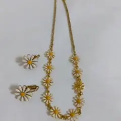 デイジー花モチーフ ネックレス＆イヤリングセット
