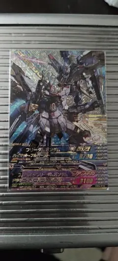 【メルカリ便】フリーダムガンダム　LR+　パラレル　3枚 フリーダムガンダム LR+ ガンダムカードゲーム パラレル - メルカリ