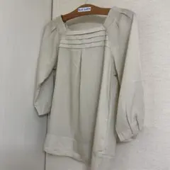 値下げしました　新品　定価6510円　ブラウス　トップス　生成り　Mのサムネイル