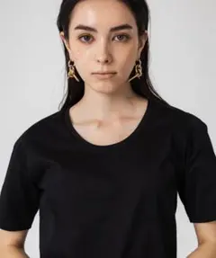 UNITED TOKYO UネックTシャツ美品ほぼ未使用のサムネイル