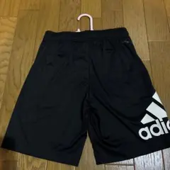 adidas ブラック ハーフパンツ 140