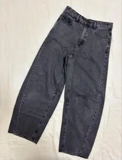 美品　GU ジーユー　バレルレッグジーンズ