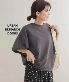 バルーン袖プルオーバー ¥6,050 DOORS