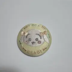 【匿名配送】ちいかわ　うさぎ 刺繍 缶バッジ