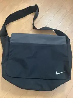 old Nike ナイキ　黒　ブラック　メッセンジャーバッグ　古着　y2k old NIKE ワンショルダー スリングバッグ メッセンジャーバッグ y2k