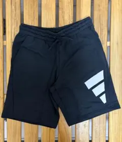 【新品】アディダス フューチャー アイコンズ ロゴ グラフィック ショーツ