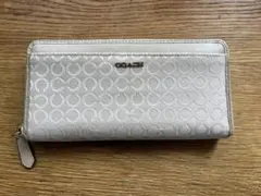 COACH ベージュ 長財布　中古