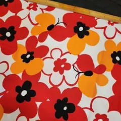 R753. MAYstudio 北欧風大きな花と蝶々柄 生地