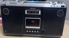 動作品SONYソニーCF-1900 Ｆ＆Ｆヘッドを搭載 スピーカー高級ラジカセ SONY CF-1900 F＆Fヘッドを搭載 スピーカー高級ラジオカセット