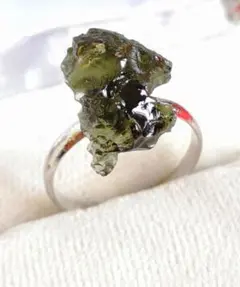 リング シルバー製 天然石 モルダバイト 原石ナチュラルフォルム C20