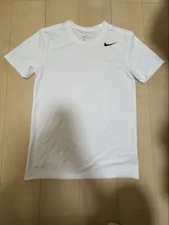 Nike DRI-FIT ホワイト Tシャツ