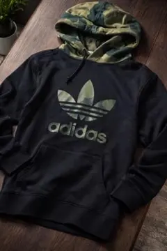 adidasオリジナル カモフラージュフード パーカー