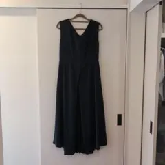 ダークグリーンVネック フレアドレス