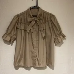 NICE CLAUP ベージュ ボウタイブラウスのサムネイル