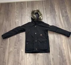 ブラックファー付きスノーボードウェア