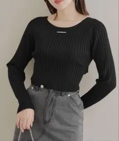 Chico プレート付バックリボンリブニット