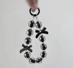 【即購入OK】黒×リボン　ビーズキーホルダー　チャーム　ストラップ