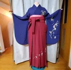 卒業式　袴セットH 紺に近い紫色着物 桜刺繍入り エンジ色袴 レディース　和装