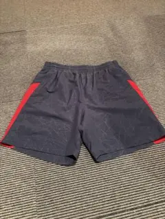 Under Armour グレー/レッド ショートパンツ　ランニングウェア