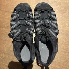 24.5 KEENアウトドアサンダル 黒 ストラップ付き