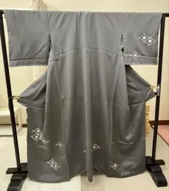 グレー　訪問着 梅の意匠のサムネイル