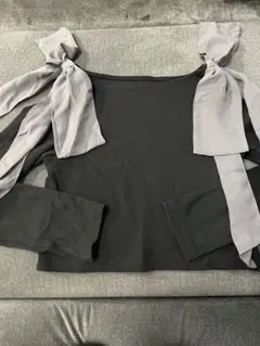 リボン付き黒長袖ニット