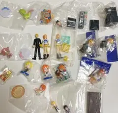 ONE PIECE ガチャ等のキーホルダー、ミニフィギュア、ピンズ等 16点