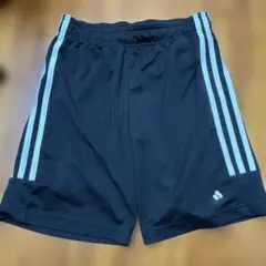 adidas 3本ライン 黒ショートパンツ　150cm