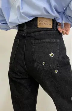 フーズフーギャラリーwho’s who gallery フラワー刺繍デニム　黒