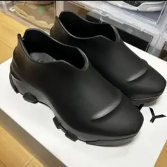 新品】GIVENCHY エナメルエフェクトスニーカー ジバンシー - メルカリ