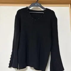 ブラック Vネック フレアスリーブ ニット
