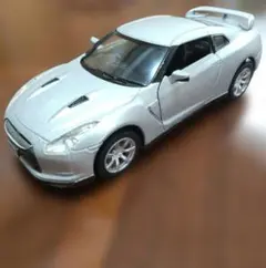ひ*ん様 美品Nissan GT-R 1/43スケール シルバーのサムネイル