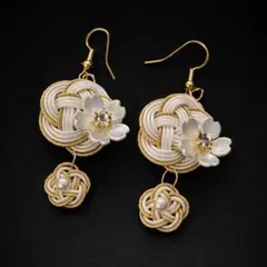 【水引ピアス】梅結び 白×ゴールド☆ 結婚式 入学式