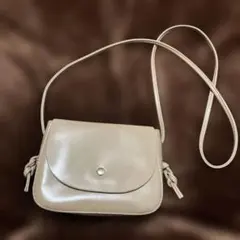 ベージュ フラップショルダーバッグ