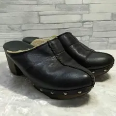 UGG アグ サボ ムートン クロッグ パンプス スタッズ KASSI 黒 23のサムネイル