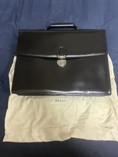 美品　BALLY オールレザー ブリーフケース ビジネスバッグ 保存袋付きのサムネイル