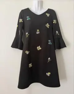 花刺繍 ブラックワンピース