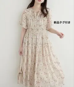 【新品タグ付】変形シャーリングフレアスリーブワンピース　フラワー柄