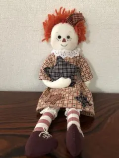 チェック柄ドレスの人形