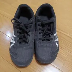 ASICS ブラック ローカット スニーカー 21.5cm